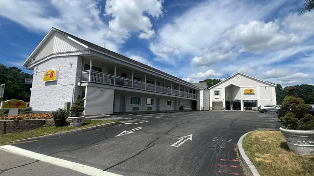 Super 8 by Wyndham Albany photo 8