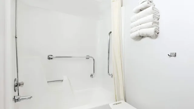 Super 8 by Wyndham Algona photo 1