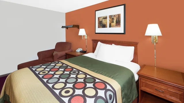 Super 8 by Wyndham Algona photo 3