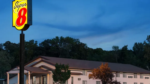 Super 8 by Wyndham Algona photo 6