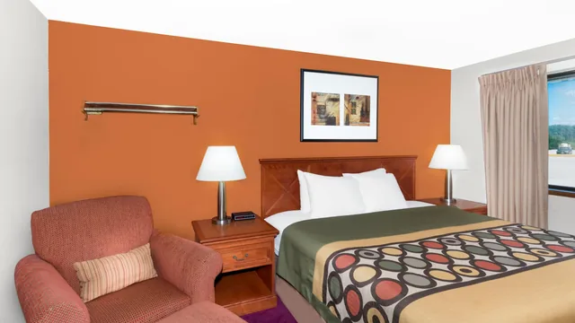 Super 8 by Wyndham Algona photo 7