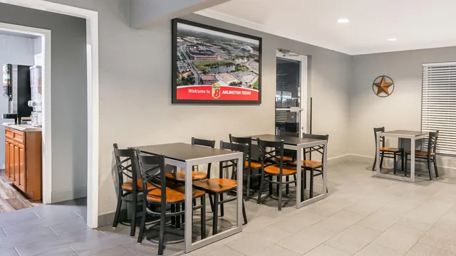 Super 8 by Wyndham Arlington Near AT&T Stadium photo 5