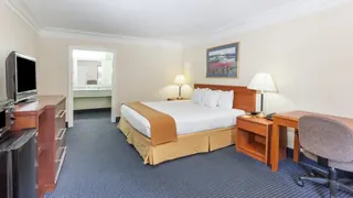 Super 8 by Wyndham Dalton/Convention Center Area