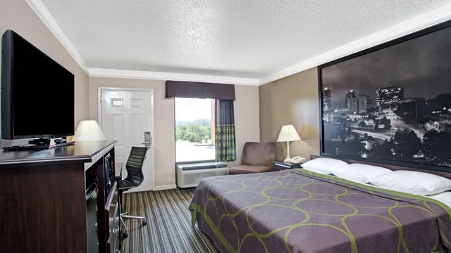 Super 8 by Wyndham Knoxville East photo 5