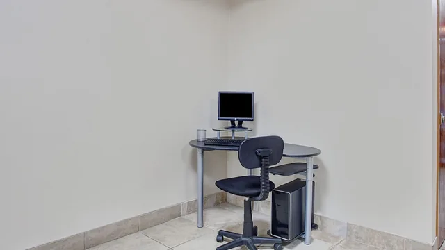 Super 8 by Wyndham Knoxville East photo 7