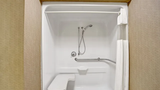 Super 8 by Wyndham Knoxville East photo 9