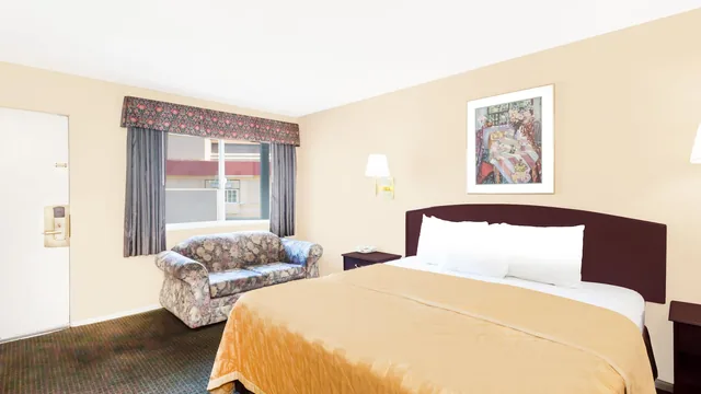 Travelodge by Wyndham Barstow photo 8